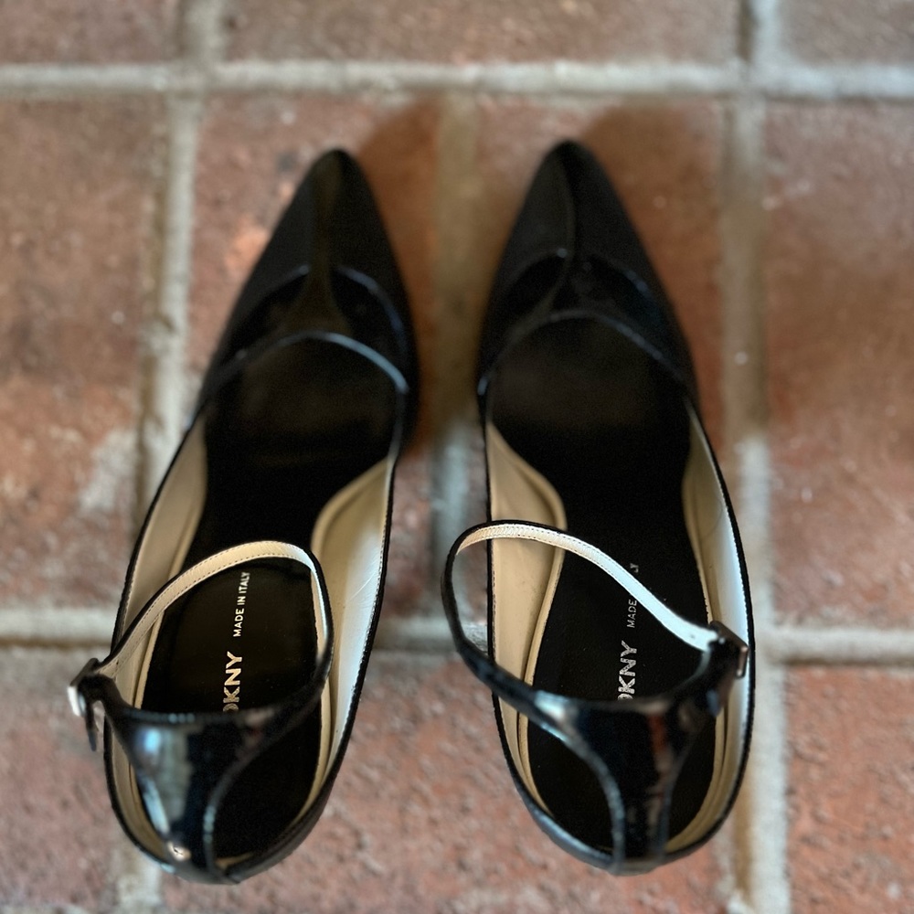 DKNY Made In Italy Ankle Strap Pump - Picture 4 of 8